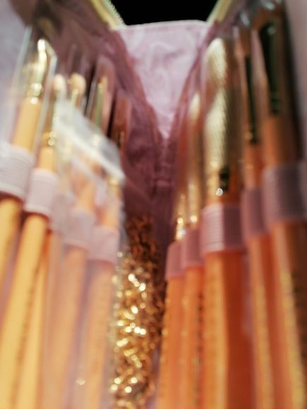 Spectrum Glam Clam  Make Up Brush Set bag has chain 10 brushes for face and eyes - Picture 5 of 14